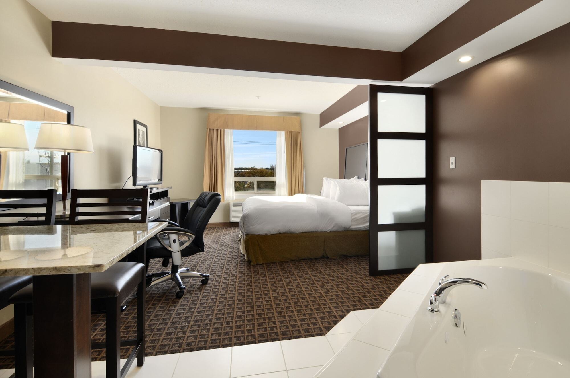 รามาดา บาย วินด์แฮม โคลด์ เลก Hotel Cold Lake ภายนอก รูปภาพ