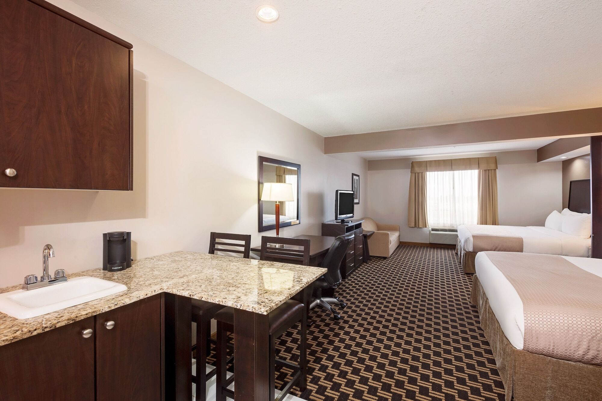 รามาดา บาย วินด์แฮม โคลด์ เลก Hotel Cold Lake ภายนอก รูปภาพ