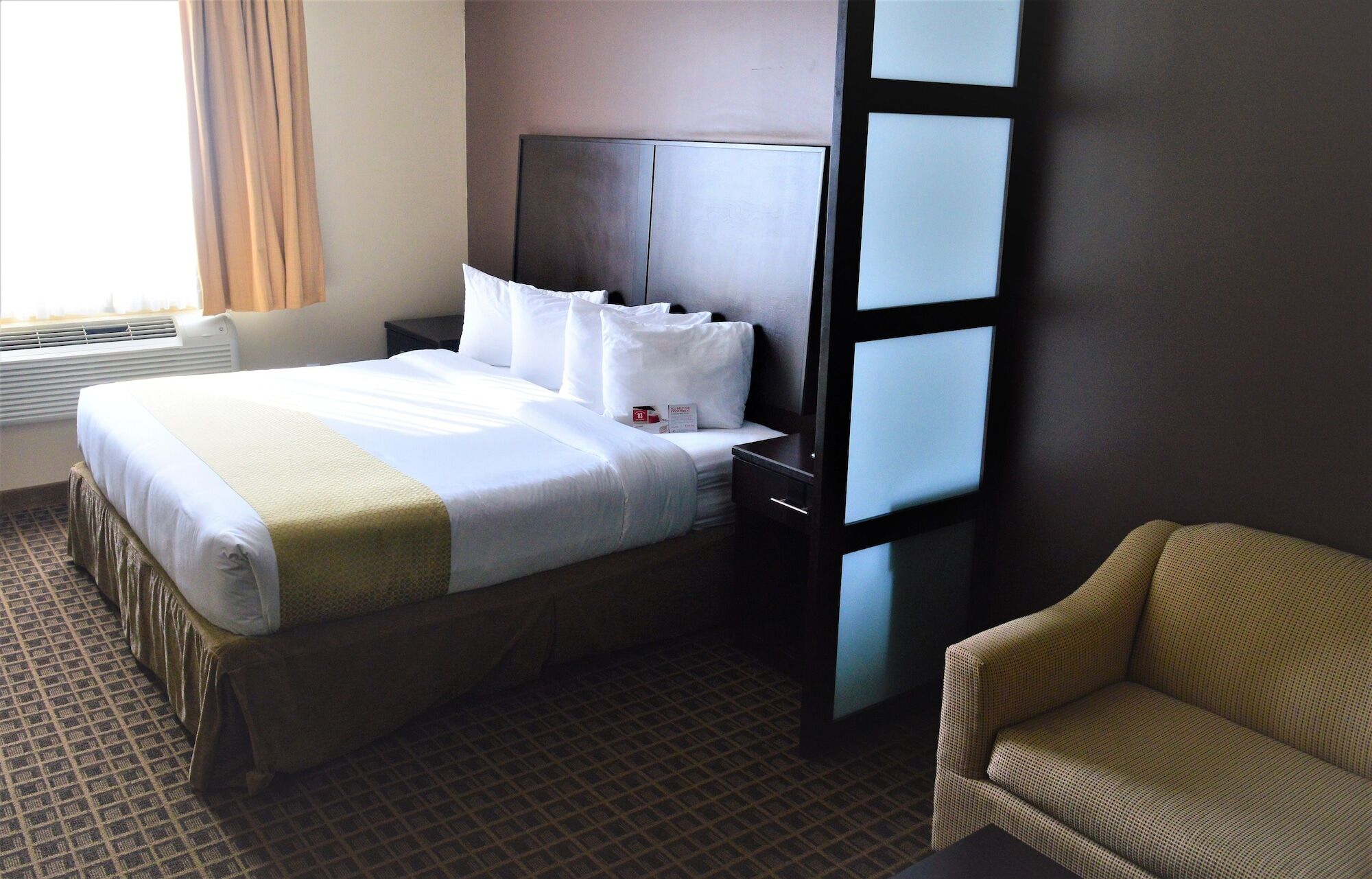 รามาดา บาย วินด์แฮม โคลด์ เลก Hotel Cold Lake ภายนอก รูปภาพ
