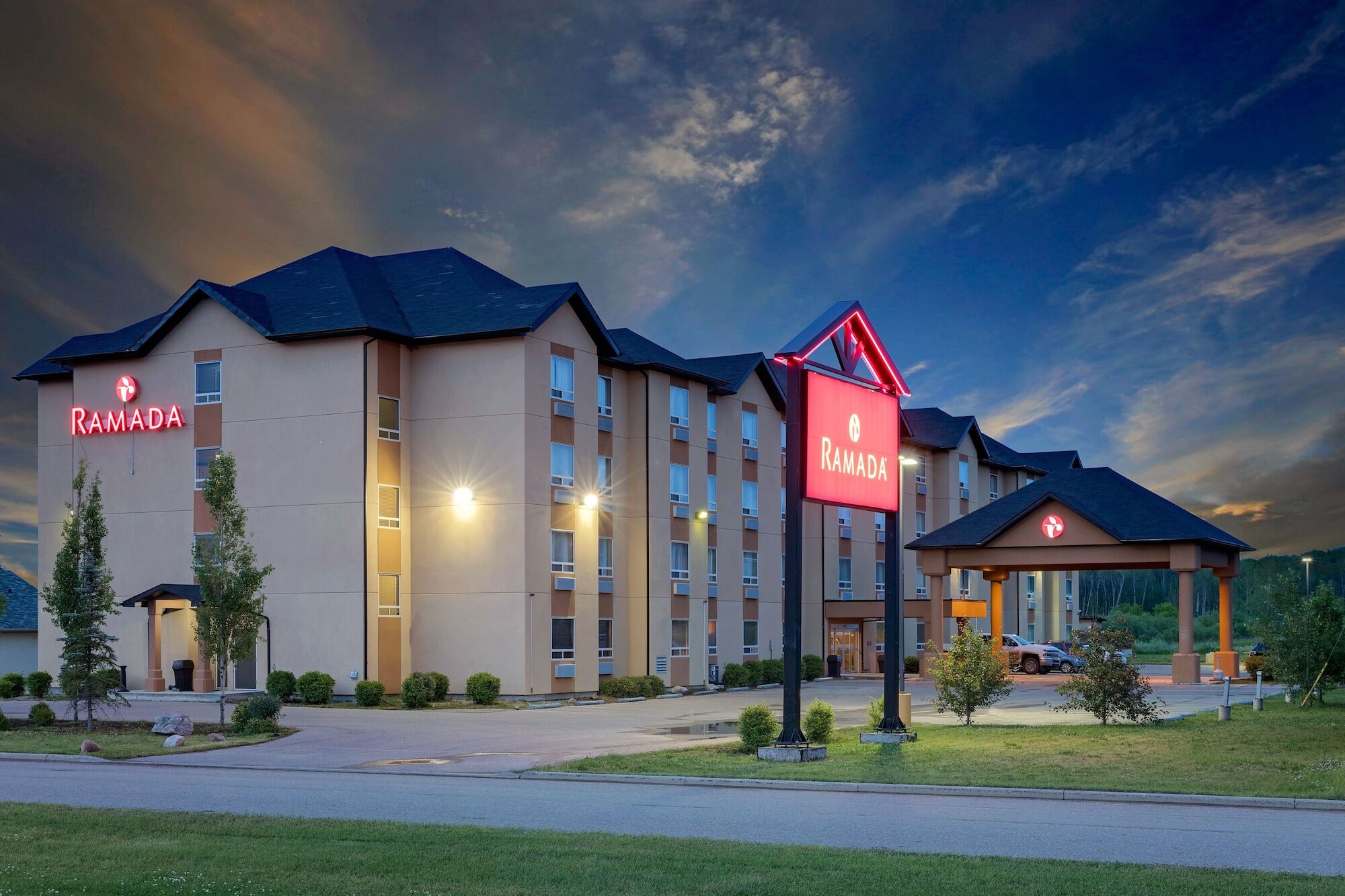 รามาดา บาย วินด์แฮม โคลด์ เลก Hotel Cold Lake ภายนอก รูปภาพ