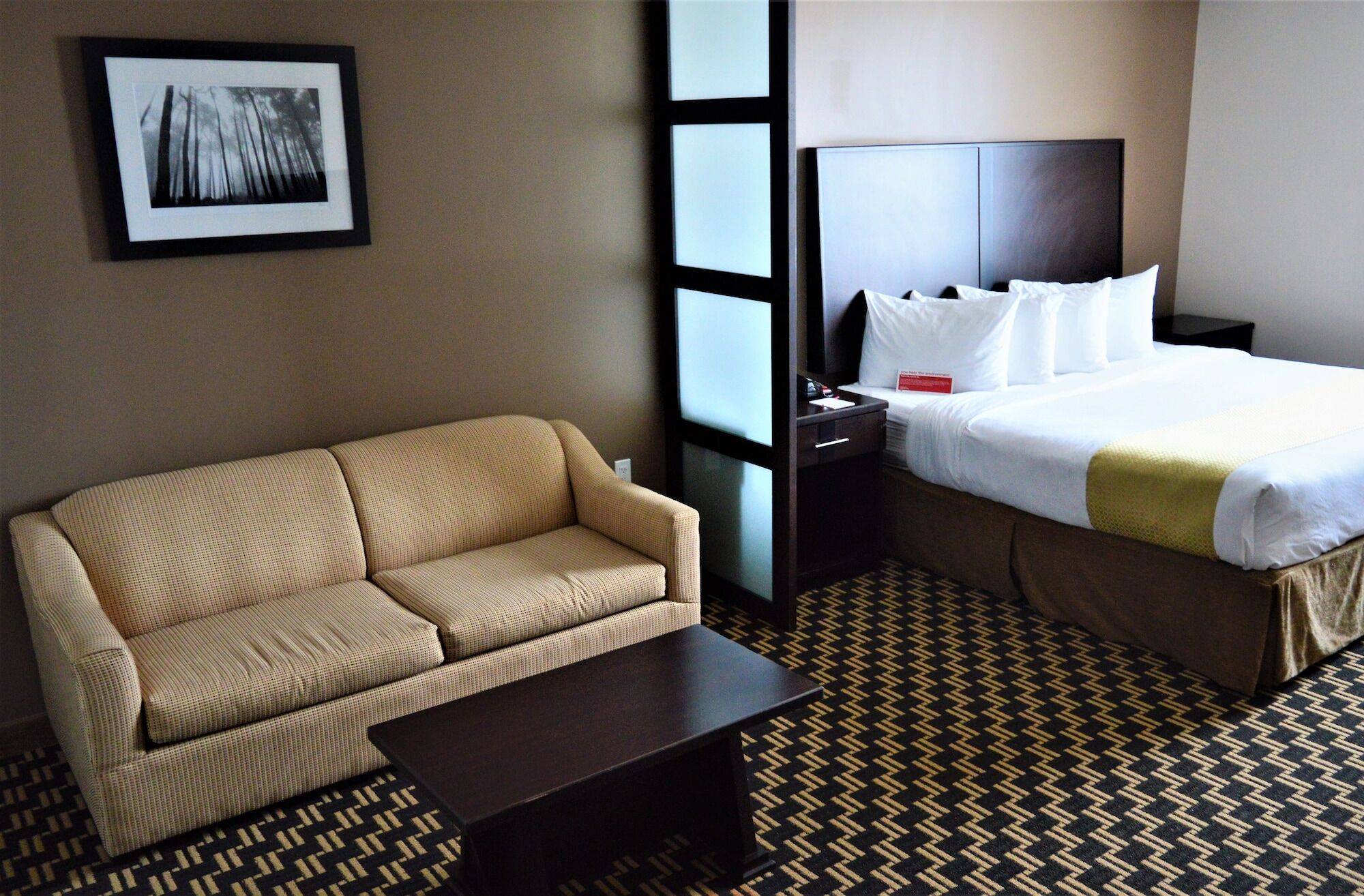 รามาดา บาย วินด์แฮม โคลด์ เลก Hotel Cold Lake ภายนอก รูปภาพ